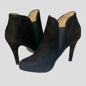 Bella Marie Kendall-10 Black Faux Suede Stiletto Booties – Size 8.5